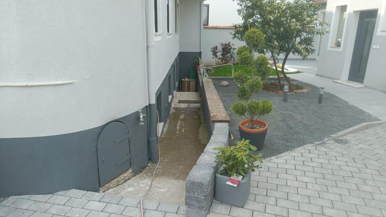 Apartments & Moeblierte Zimmer In Kahl Am Main, Kontaktloser Self Check-In, W-Lan, Schreibtisch, Duschbad, Kuechenzeile, Pkw-Plaetze المظهر الخارجي الصورة