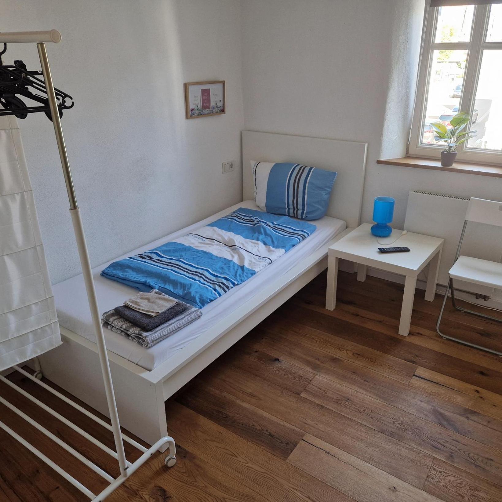 Apartments & Moeblierte Zimmer In Kahl Am Main, Kontaktloser Self Check-In, W-Lan, Schreibtisch, Duschbad, Kuechenzeile, Pkw-Plaetze الغرفة الصورة